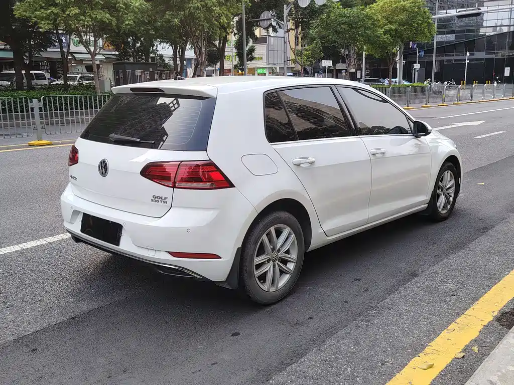Volkswagen Golf 2018 230TSI AT Comfort