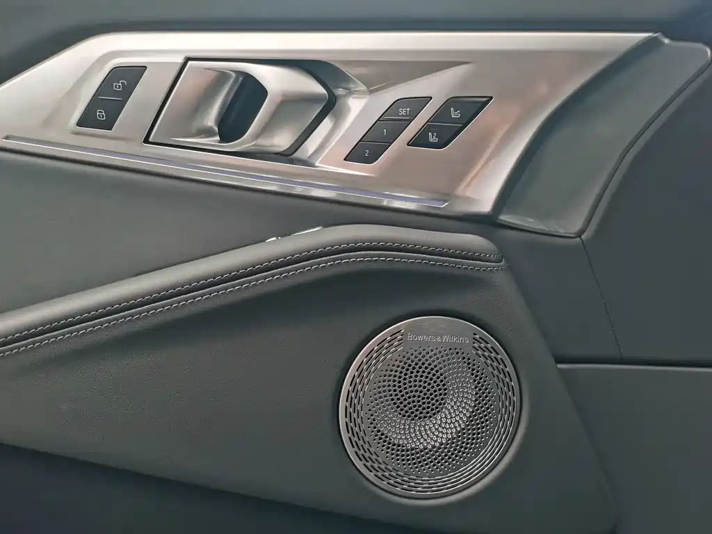 BMW XM — миниатюра 23
