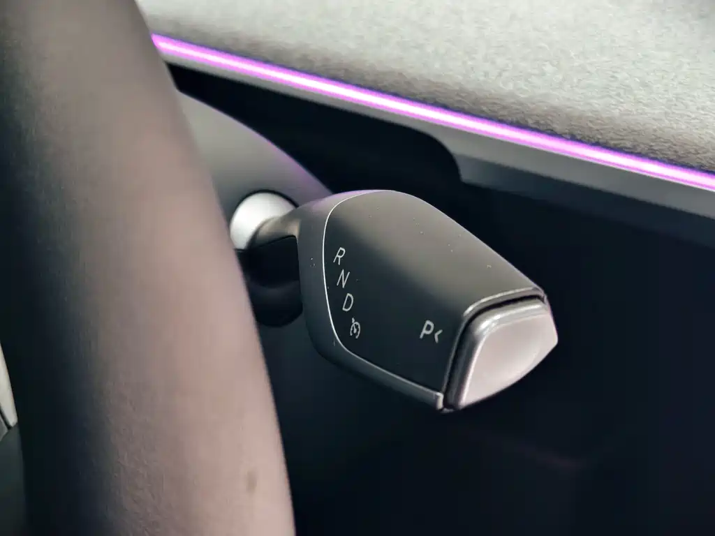 Tesla Model Y — миниатюра 27