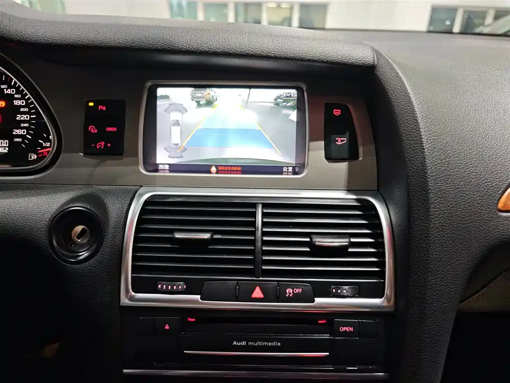 Audi Q7 — миниатюра 11
