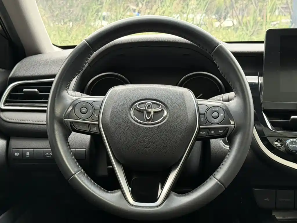 Toyota Camry — миниатюра 7