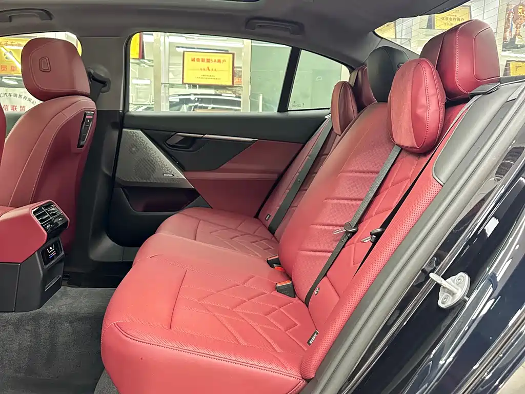 BMW 5 Series — миниатюра 8