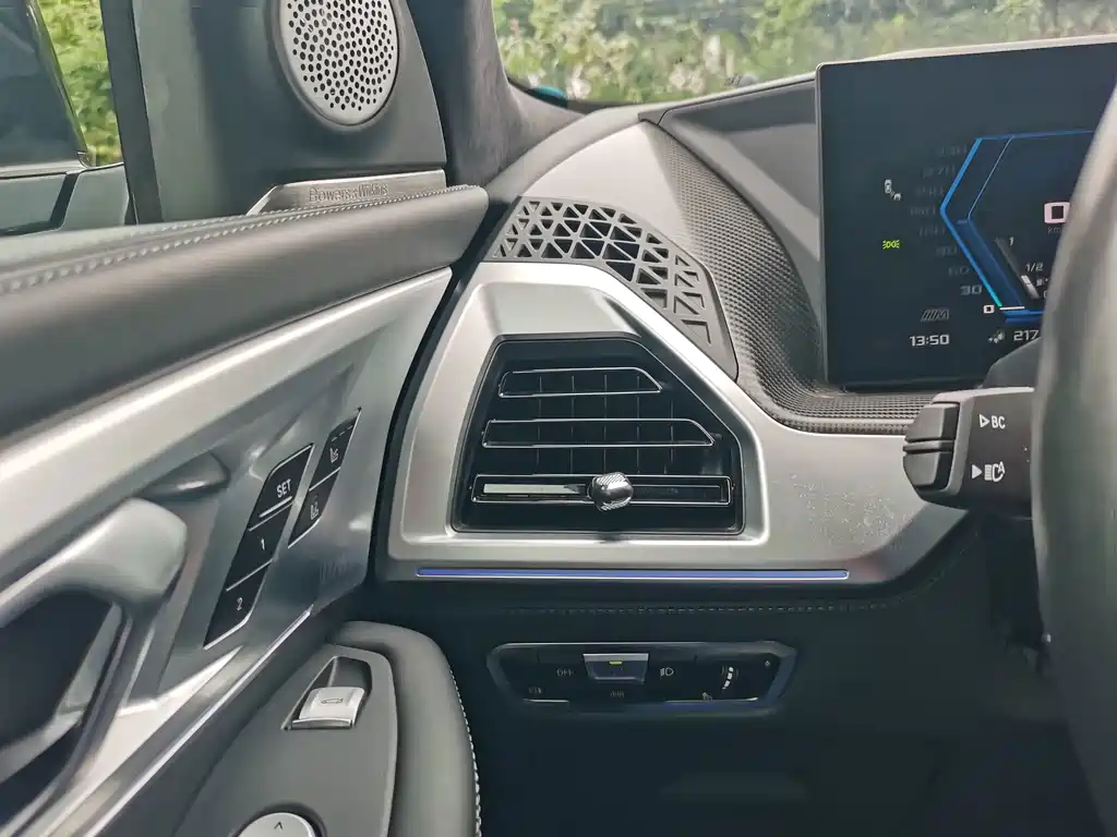 BMW XM — миниатюра 18