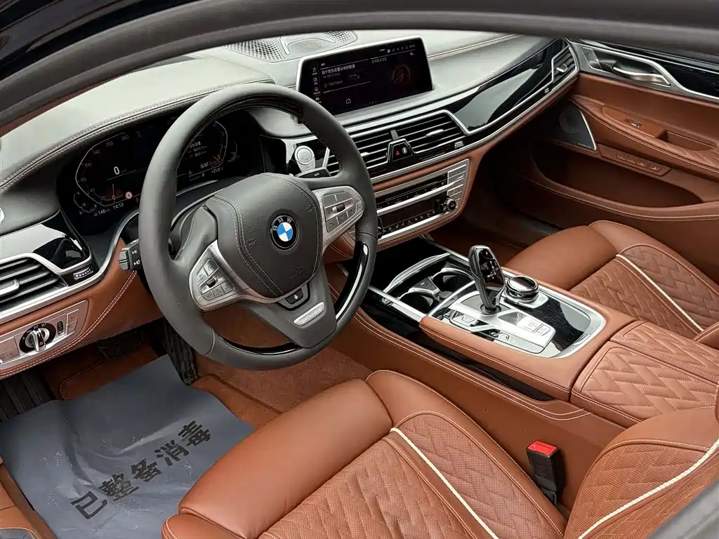 BMW 7 Series — миниатюра 10