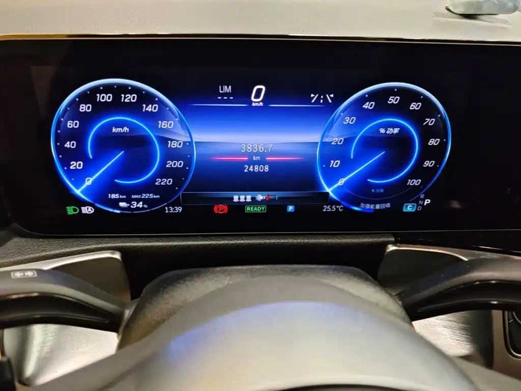 Mercedes-Benz EQB — миниатюра 12