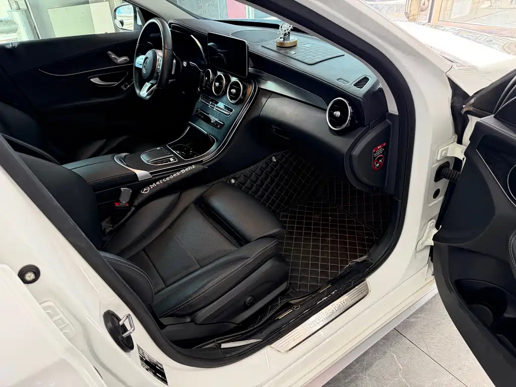 Mercedes-Benz C-Class — миниатюра 16