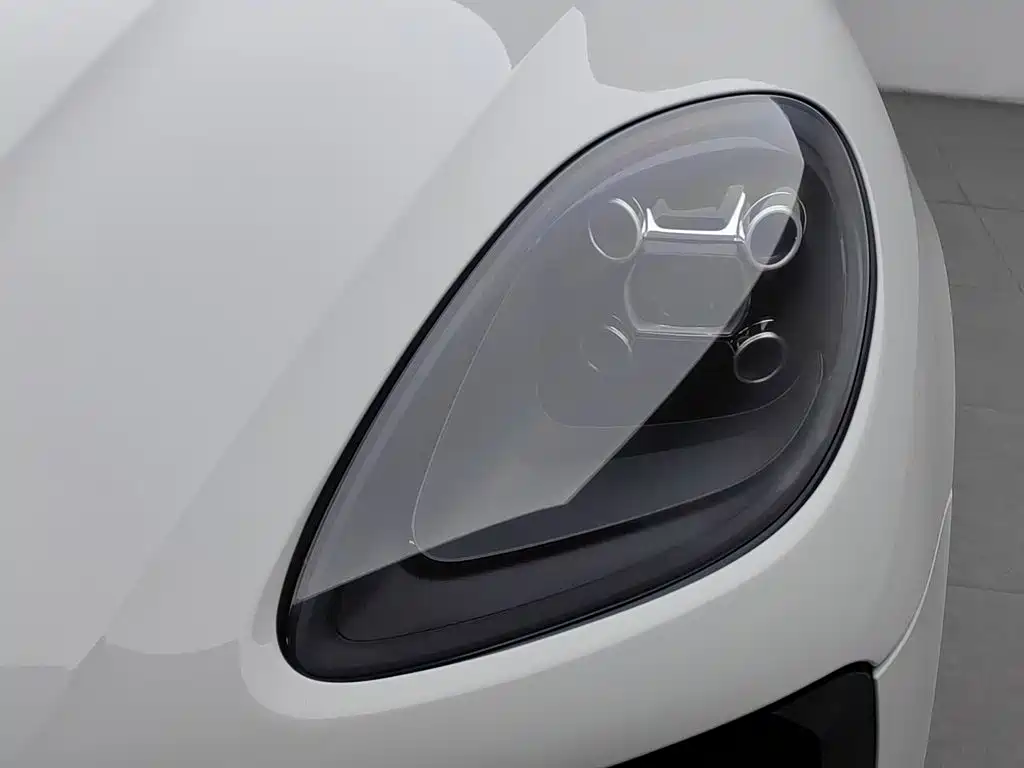 Porsche Macan — миниатюра 7