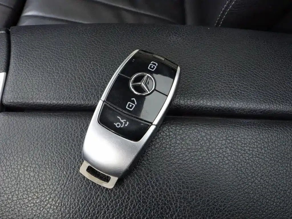 Mercedes-Benz E-Class (Import) — миниатюра 14