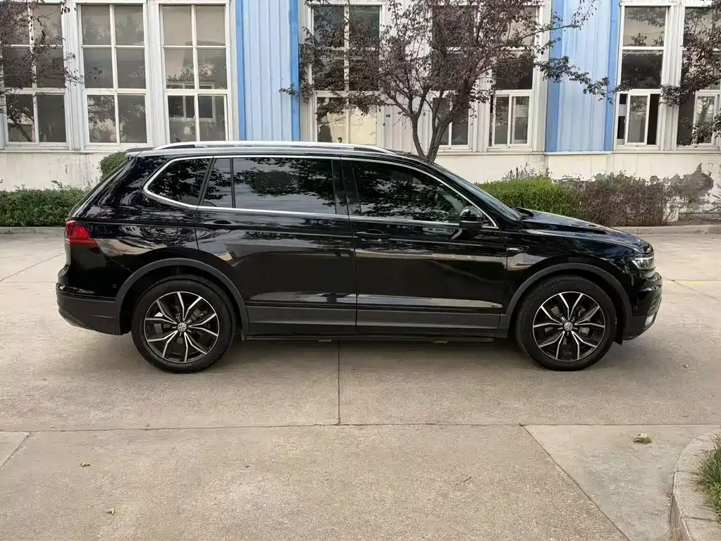 Volkswagen Tiguan L — миниатюра 6