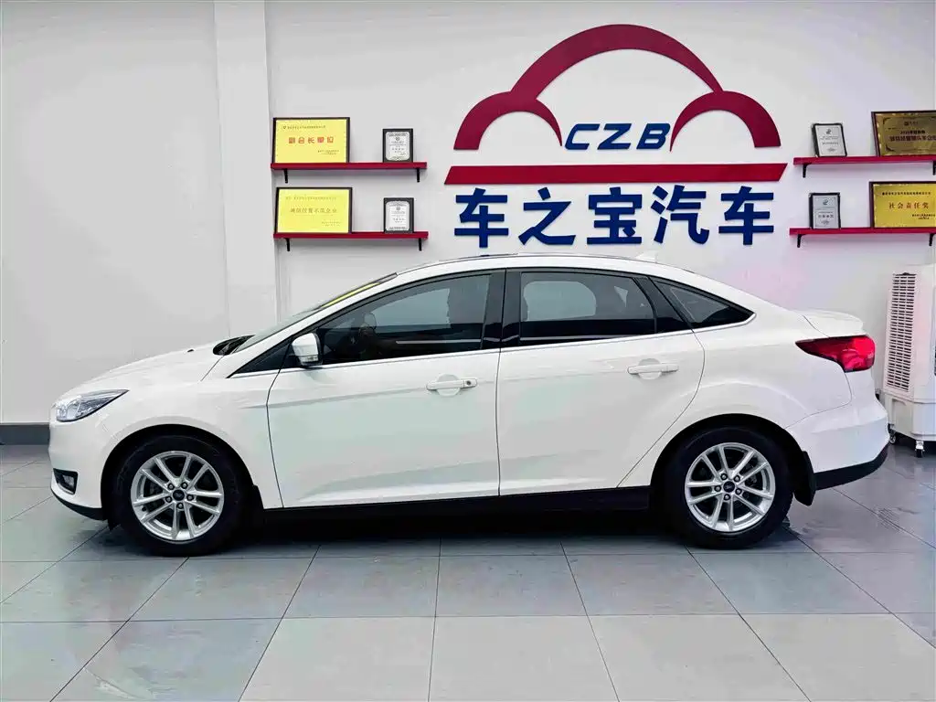 Ford Focus 2018 EcoBoost 180 AT Elite