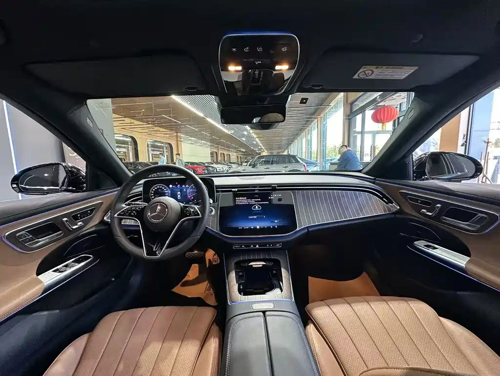 Mercedes-Benz E-Class — миниатюра 11