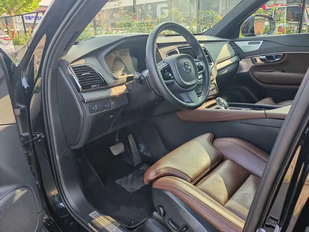 Volvo XC90 2022 B6 Luxury 7 мест
