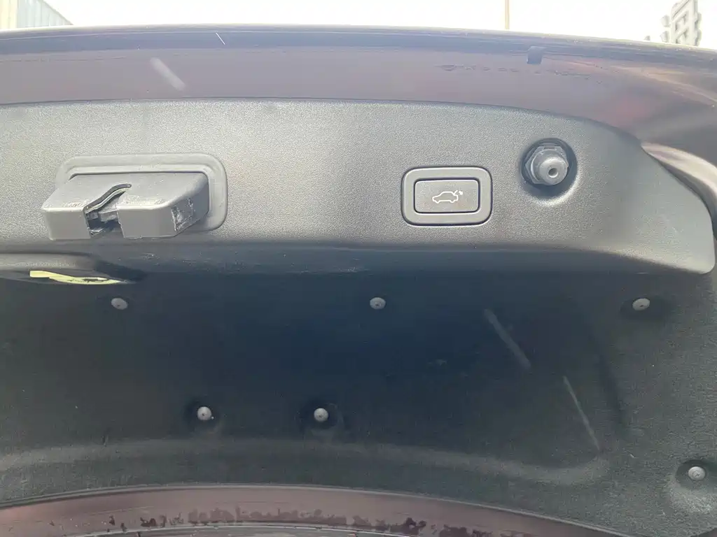 Jaguar XJ — миниатюра 15