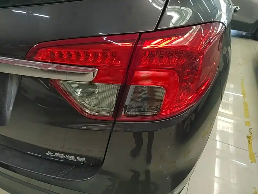 Buick Envision Plus — миниатюра 8