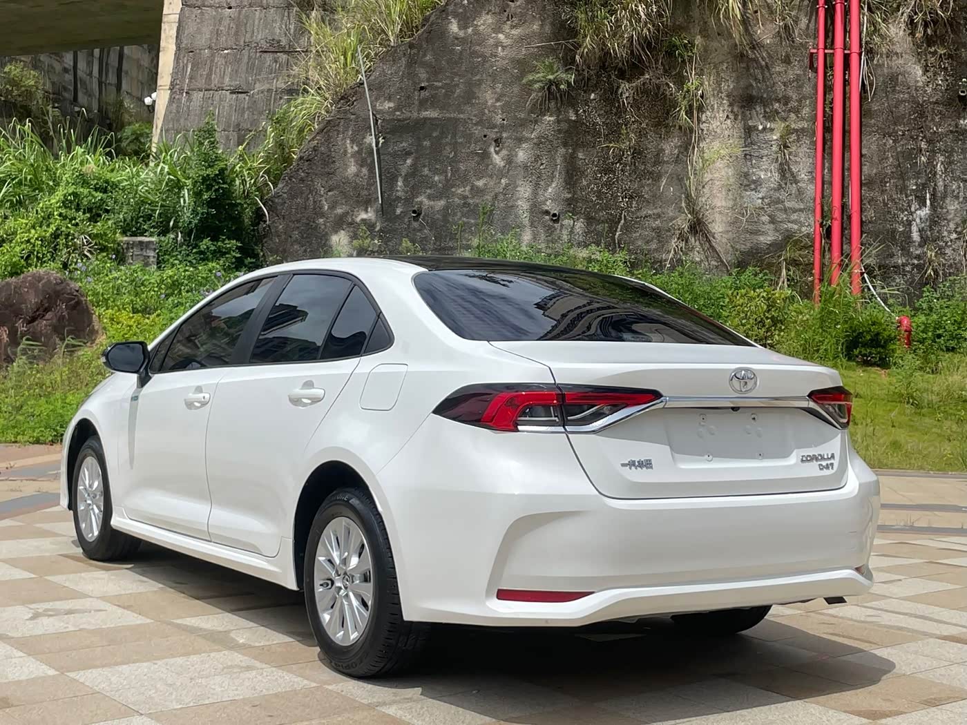 Toyota Corolla 1.2 л 2022 г. Белый, пробег 44000 км