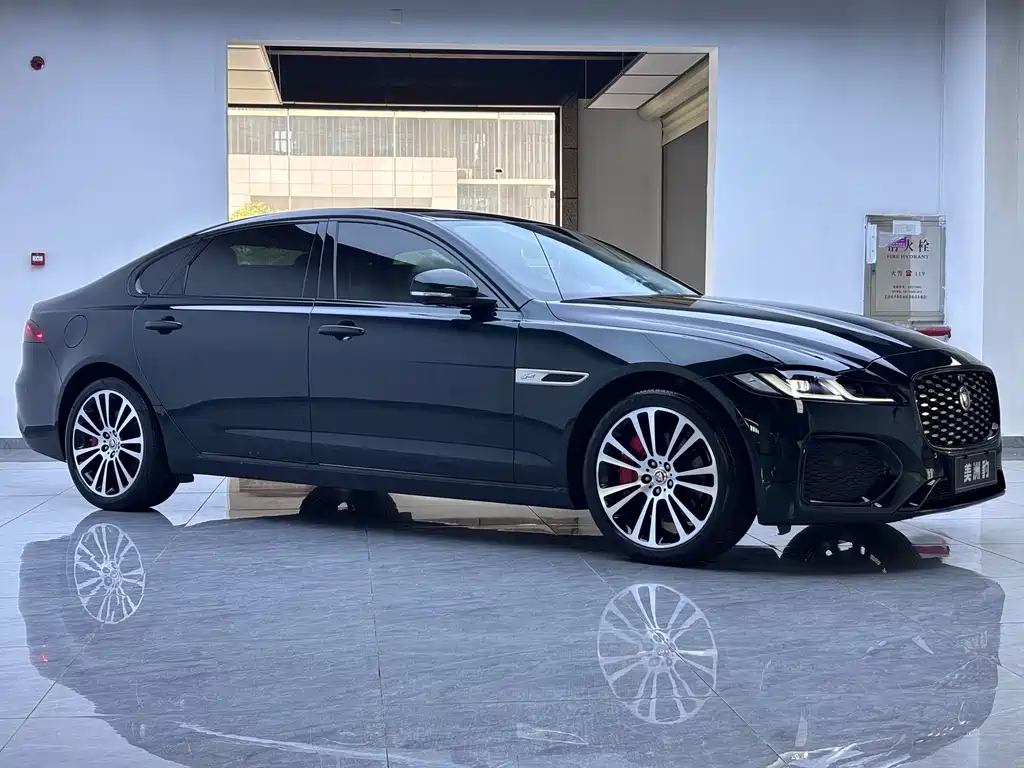 Jaguar XFL — миниатюра 3