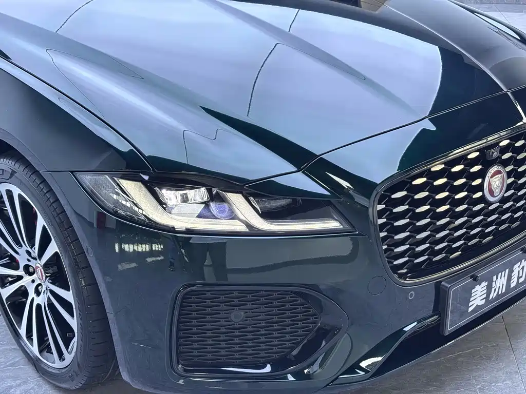 Jaguar XFL — миниатюра 4