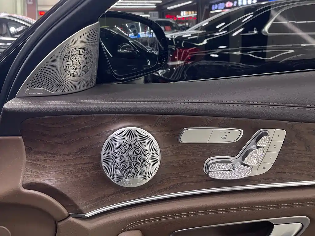 Mercedes-Benz E-Class — миниатюра 11