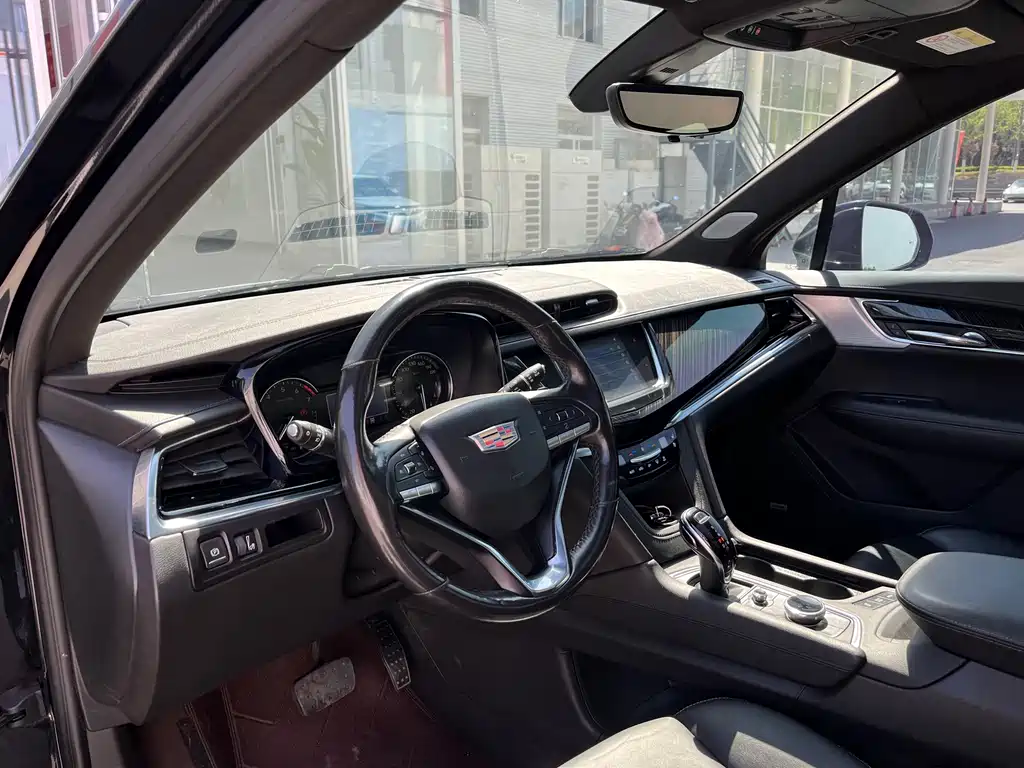 Cadillac XT6 2022 2.0T мест Luxury