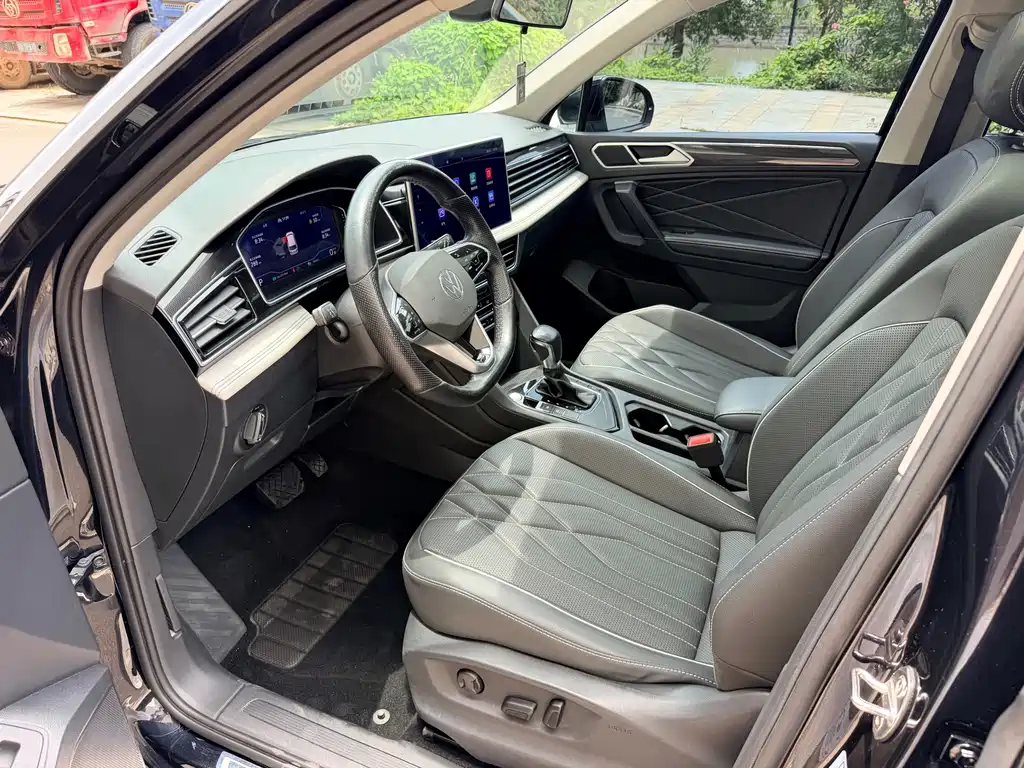 Volkswagen Tiguan L — миниатюра 8