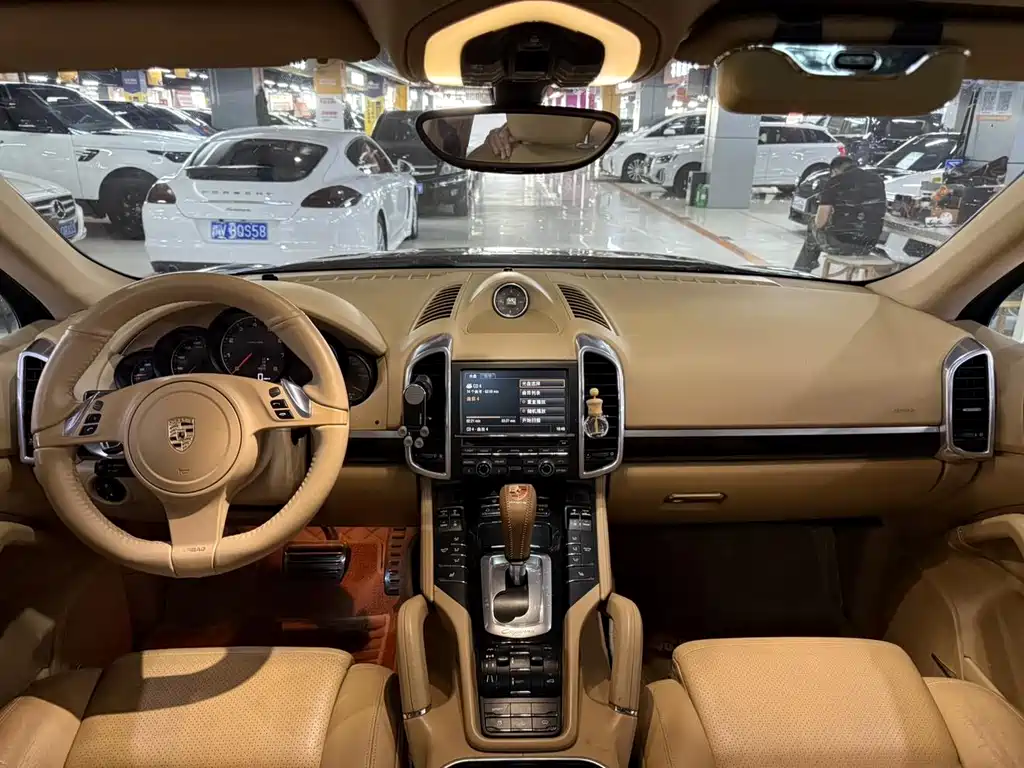 Porsche Cayenne — миниатюра 3