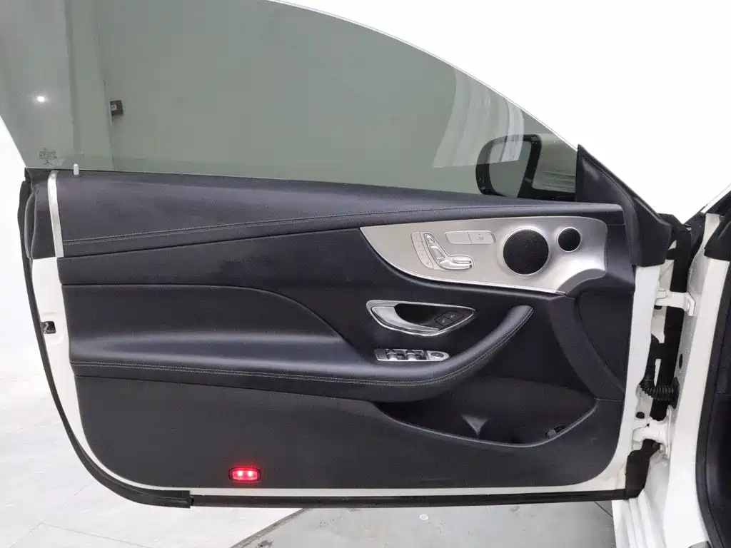 Mercedes-Benz E-Class (Import) — миниатюра 10