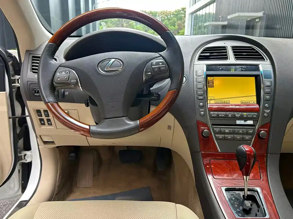 Lexus ES — миниатюра 10