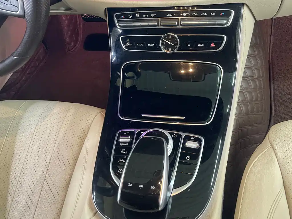 Mercedes-Benz E-Class — миниатюра 12