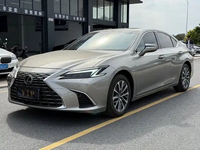 LEXUS ES 2025