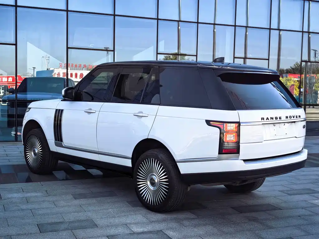 Land Rover Range Rover — миниатюра 4