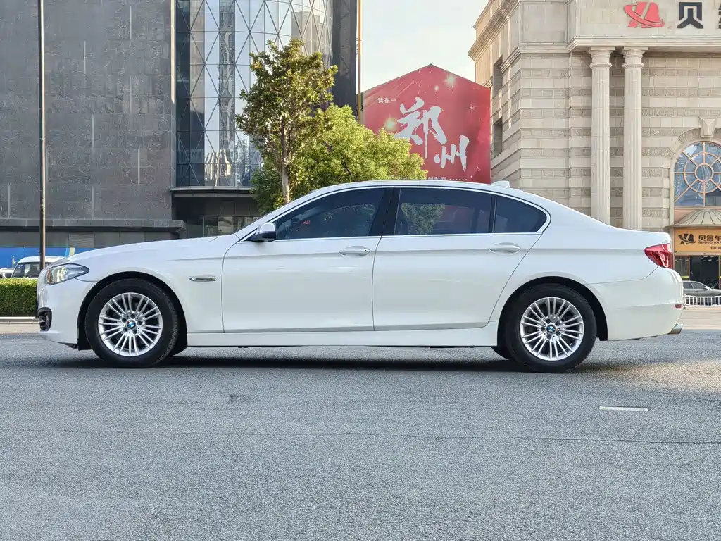 BMW 5 Series — миниатюра 13