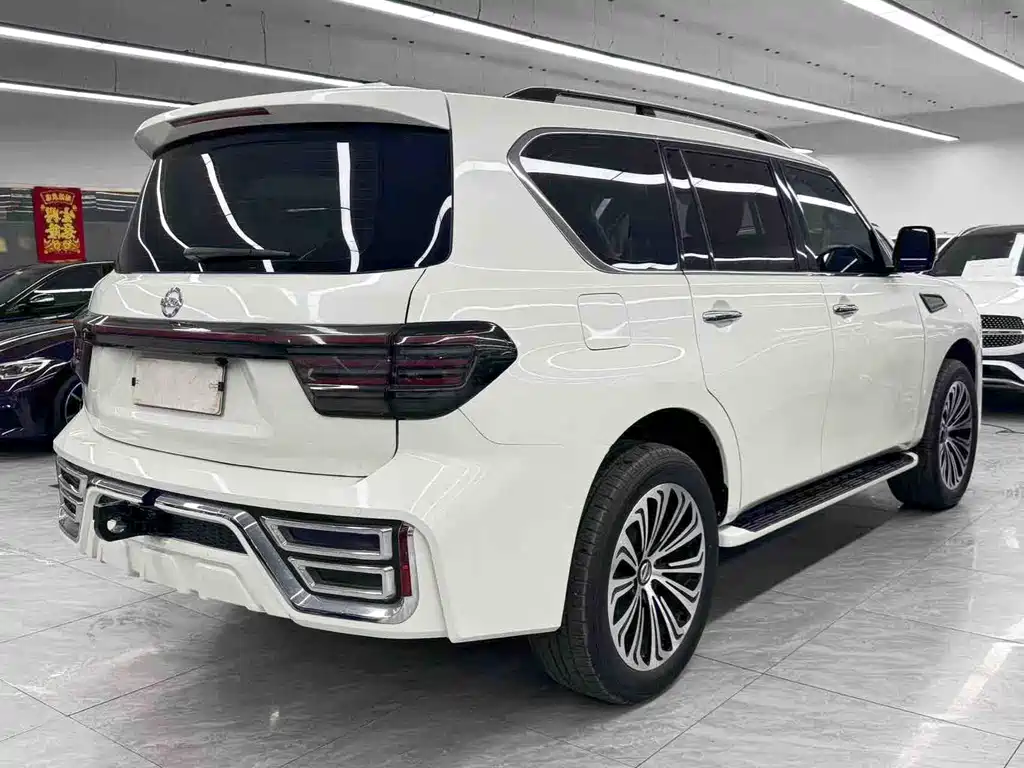 Nissan Patrol — миниатюра 6