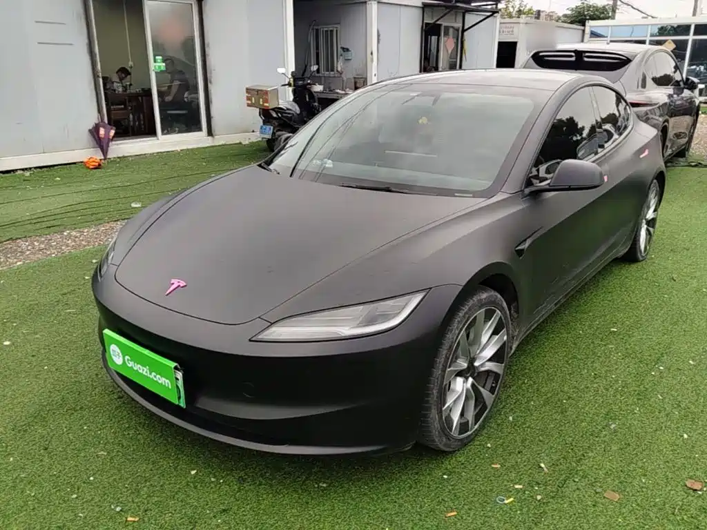Tesla Model 3 — миниатюра 2