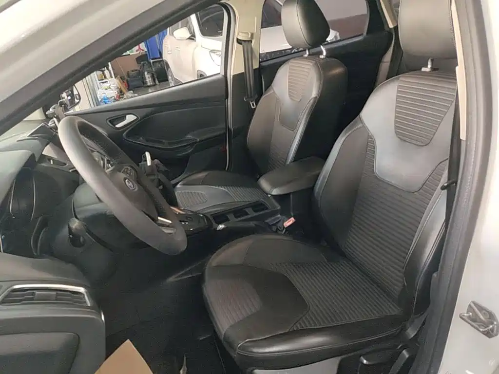 Ford Focus — миниатюра 15