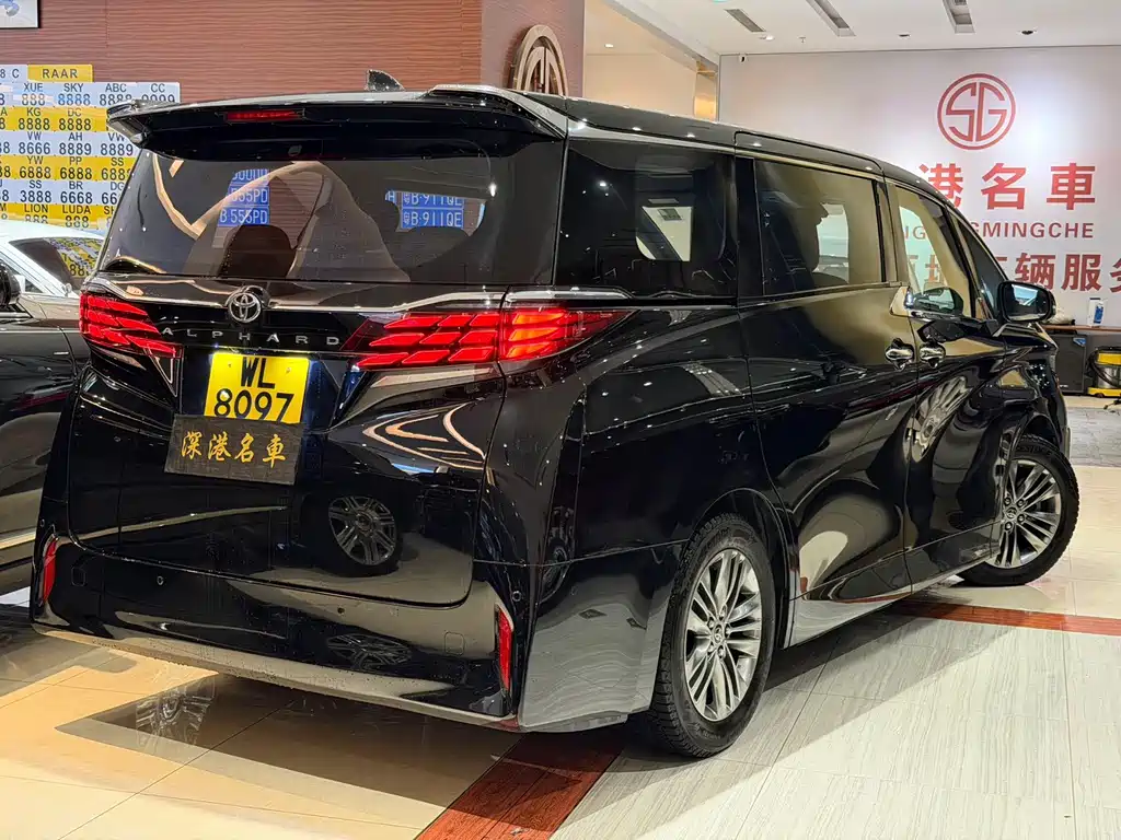 Toyota Alphard — миниатюра 4