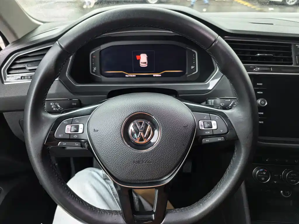 Volkswagen Tiguan — миниатюра 8