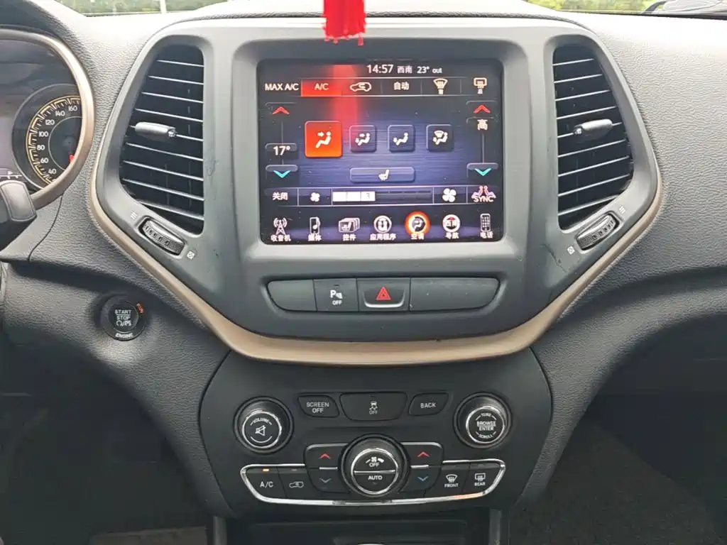Jeep Cherokee — миниатюра 13