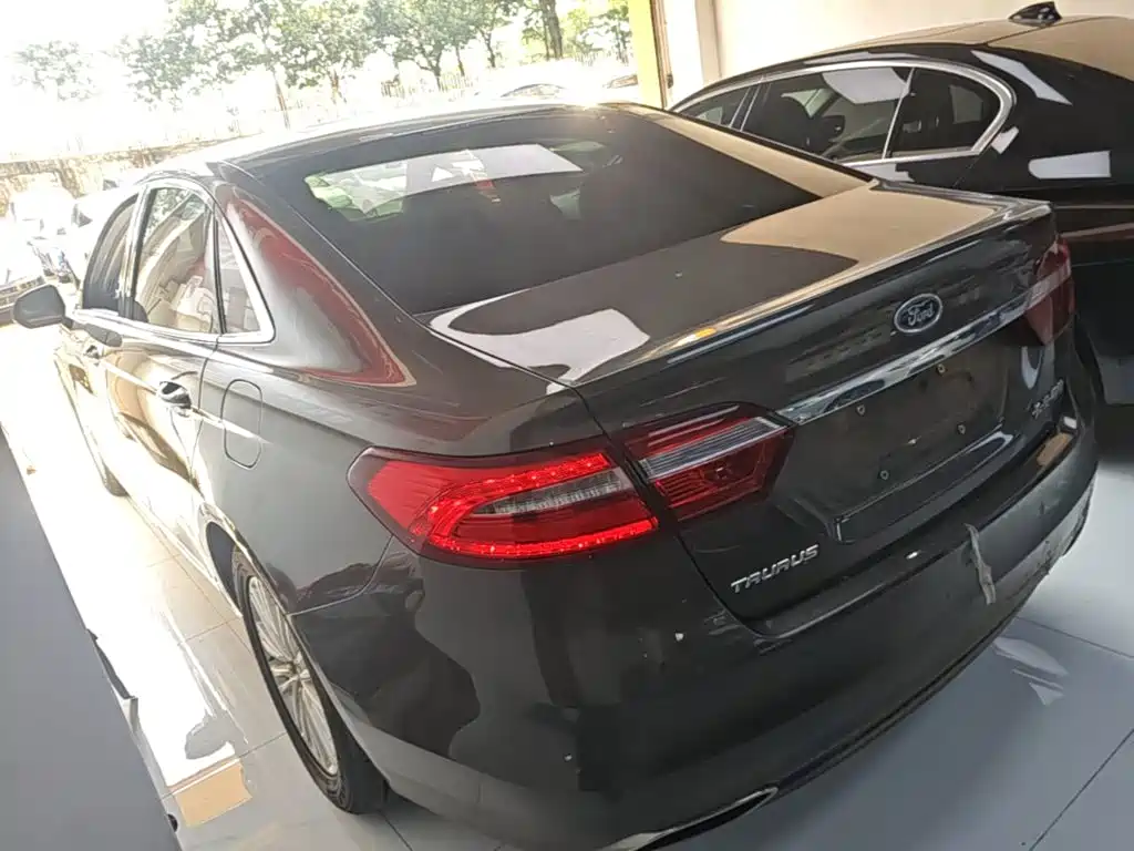 Ford Taurus — миниатюра 5