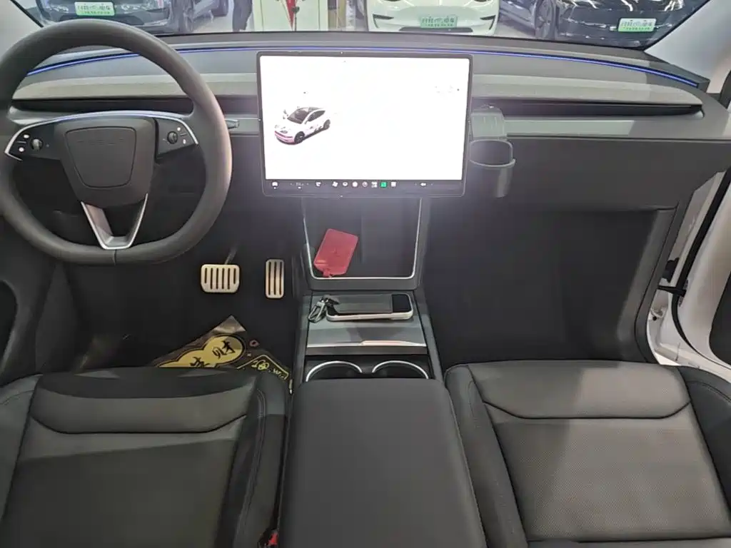 Tesla Model Y — миниатюра 13