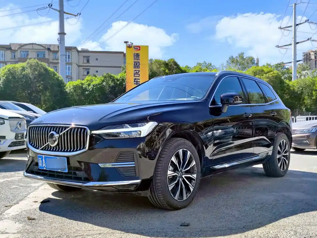 Volvo XC60 2025 B5 Luxury