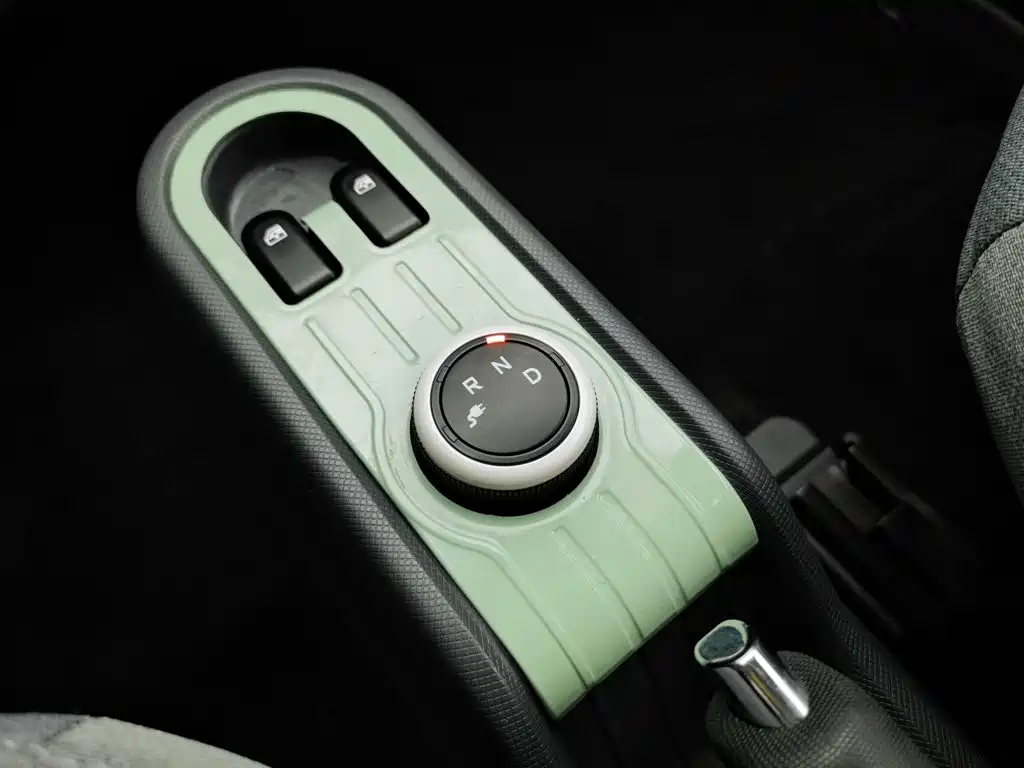 Wuling MINIEV — миниатюра 13