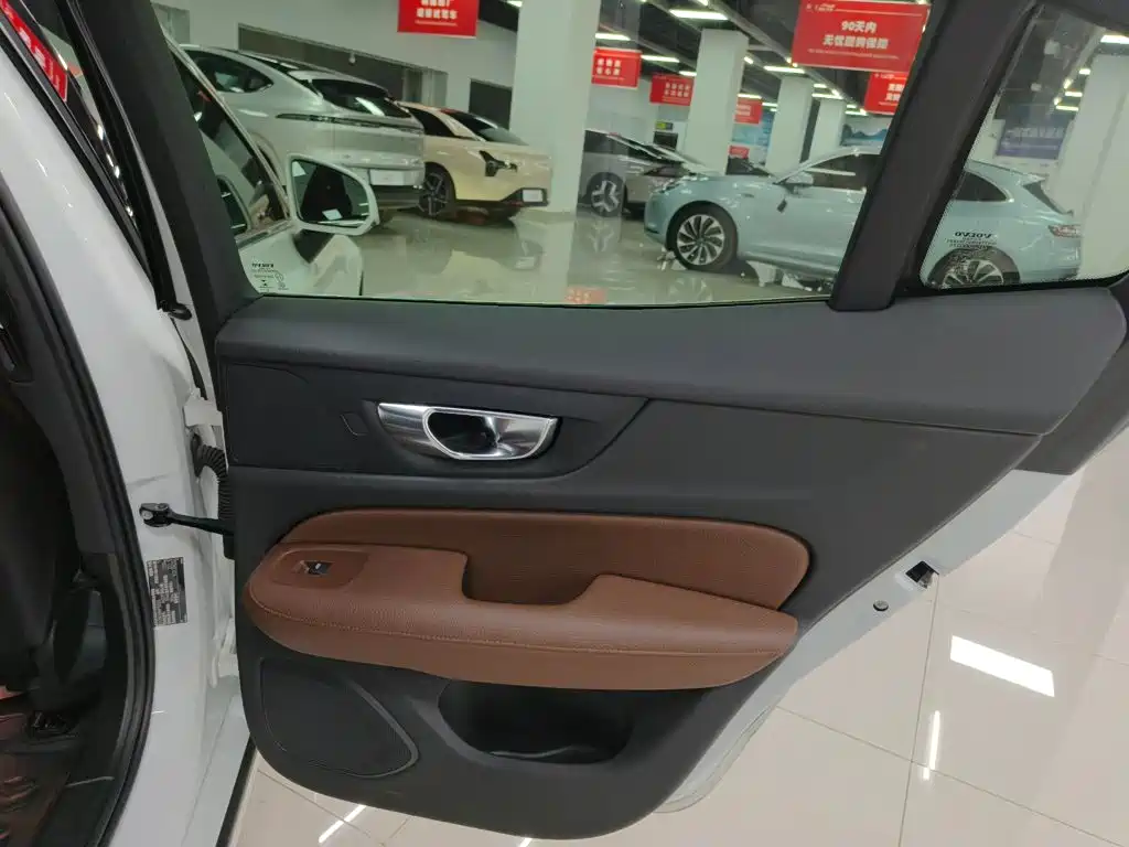 Volvo S60 — миниатюра 26