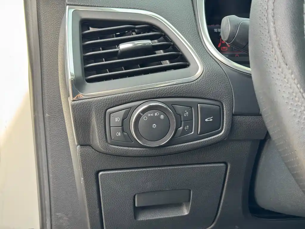 Ford Edge — миниатюра 30