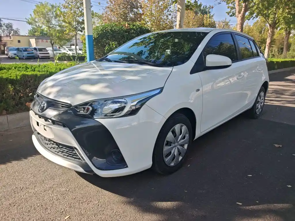 Toyota Yaris L — миниатюра 2