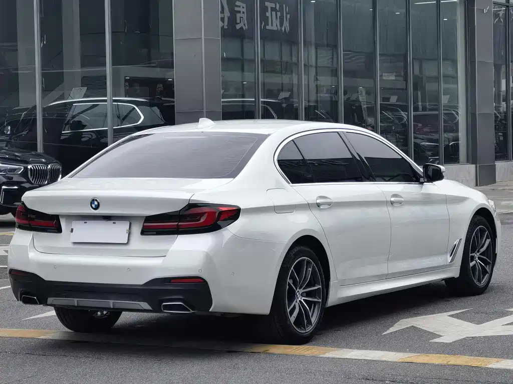 BMW 5 SERIES