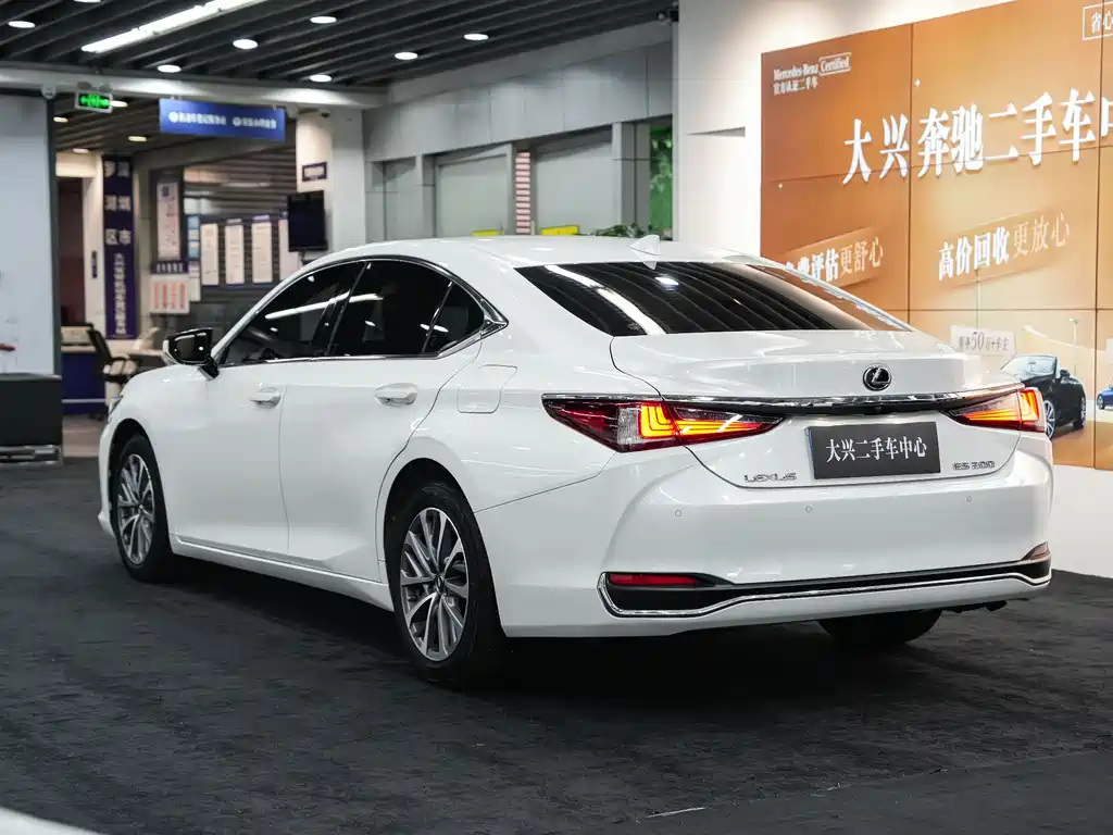 Lexus ES 2022 200 Luxury