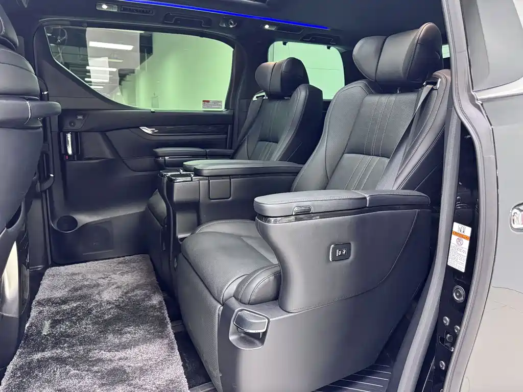 Lexus LM 2020 300h мест
