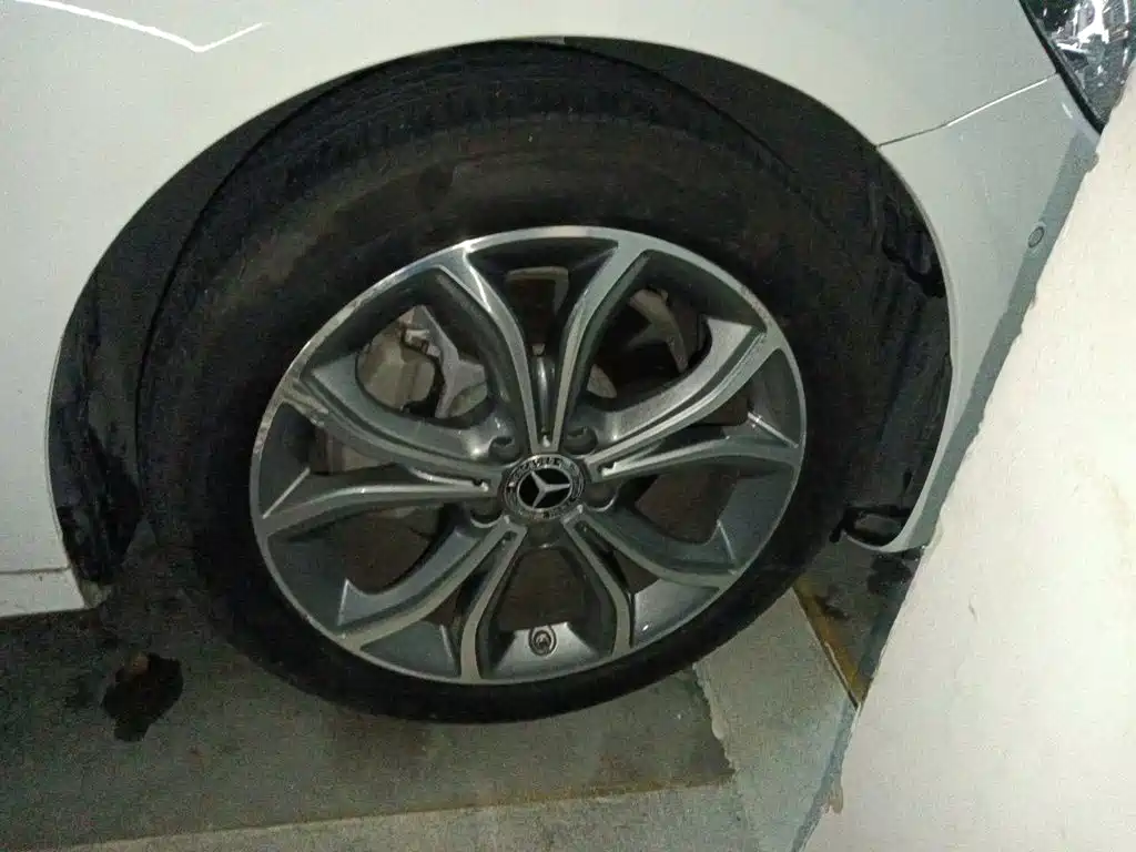 Mercedes-Benz E-Class — миниатюра 24