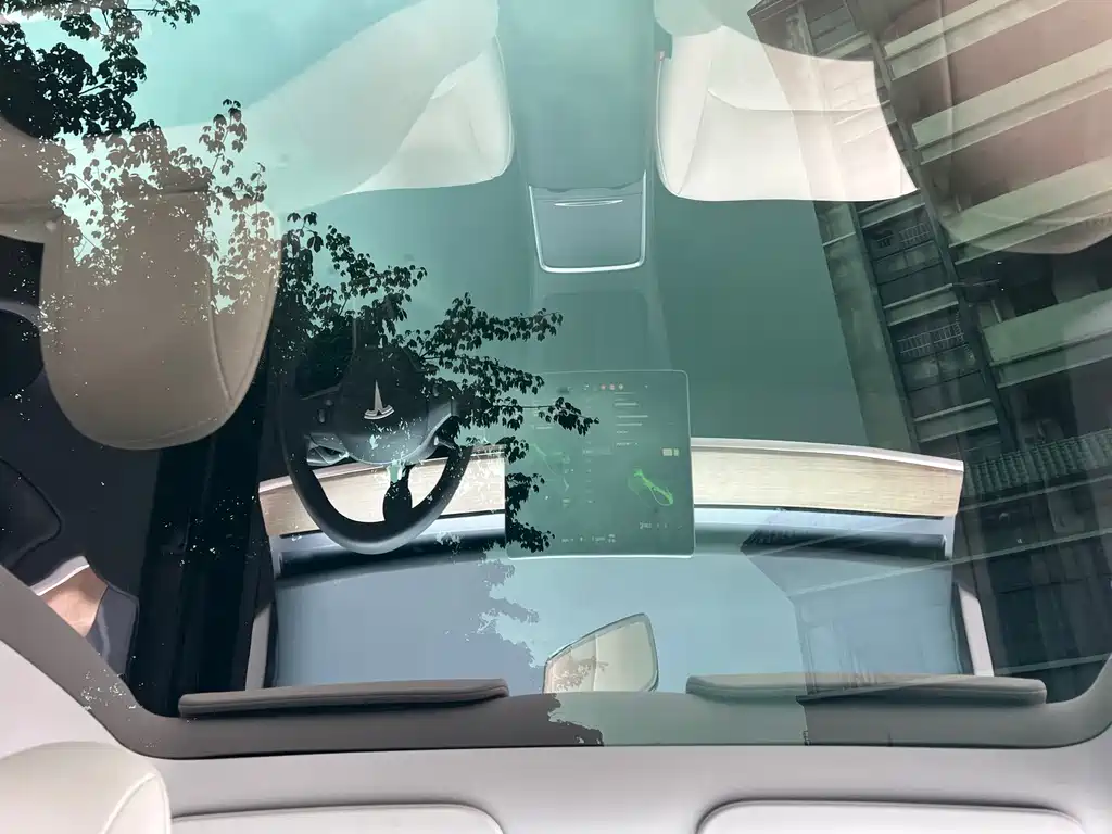 Tesla Model Y — миниатюра 17