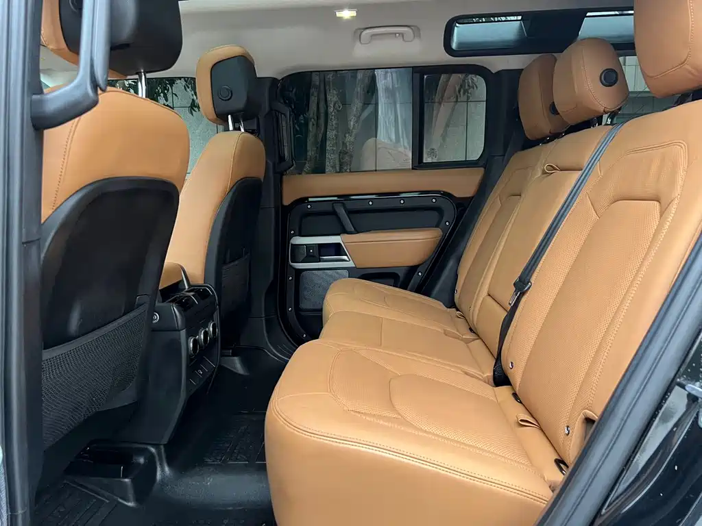 Land Rover Defender — миниатюра 6